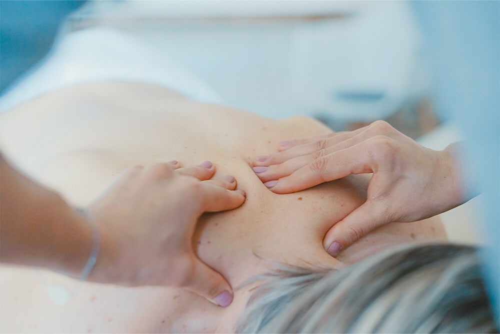 Womna recieving massage